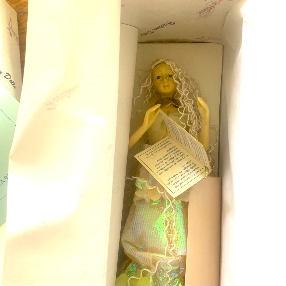 Collectors MERMAID w stand. NEW - Picture 5 of 15